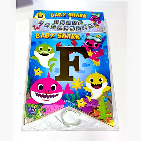 Banderín Feliz Cumpleaños Baby Shark, en su empaque