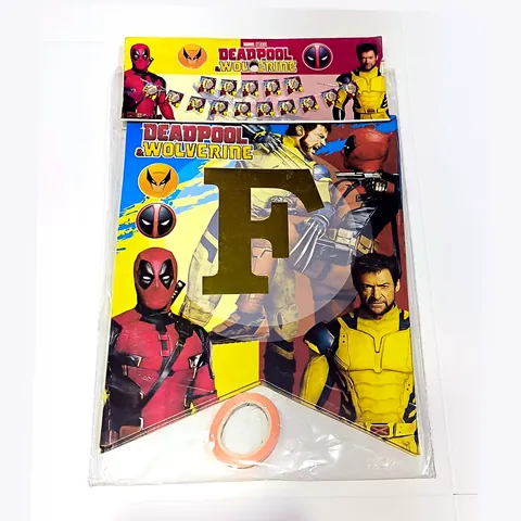 Banderín Feliz Cumpleaños Deadpool & Wolverine, en su empaque