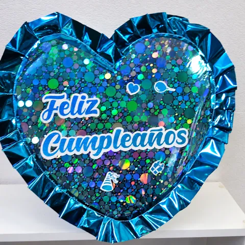 Piñata corazón Feliz Cumpleaños celeste con bordes metálicos