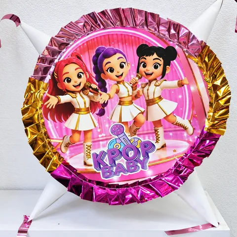 Piñata K-Pop Baby con bordes metálicos