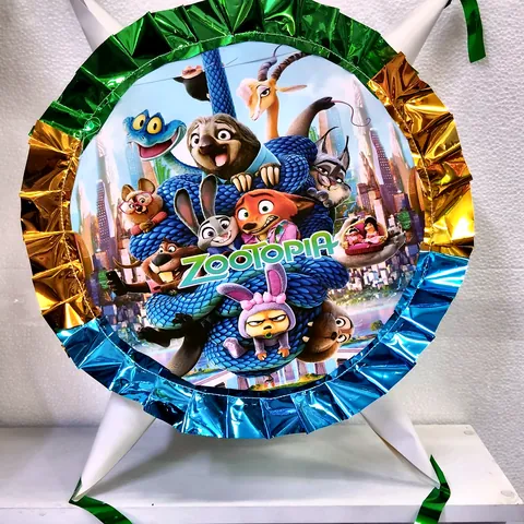 Piñata Zootopia con bordes metálicos